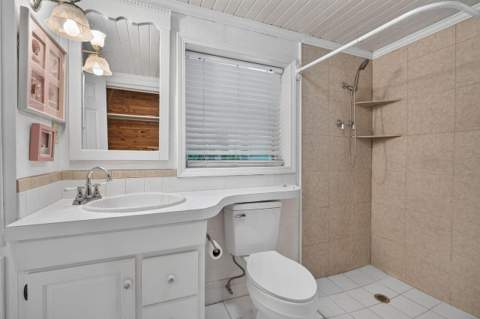 284 NE Beachview Drive, Fort Walton Beach FL - photo 10 of 30