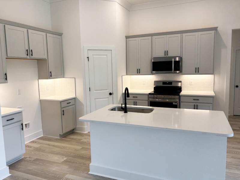 3 bedroom Detached Single Family at 5800 Del Rio Crossing, Houston Place, Crestview — photo 3