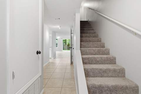 360 Schneider Drive #4, Fort Walton Beach FL - photo 8 of 33