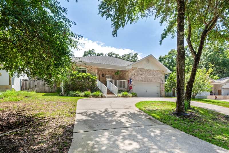4 bedroom Detached Single Family at 1341 N Bayshore Drive, Valparaiso Pinecrest 1, Valparaiso — photo 1