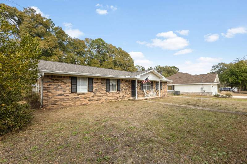 3 bedroom Detached Single Family at 469 Stillwell Boulevard, Crestview, Crestview — photo 3