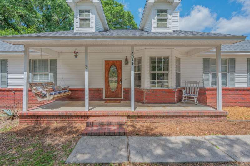 3 bedroom Detached Single Family at 6014 Robin Road, Metes & Bounds, Crestview — photo 2