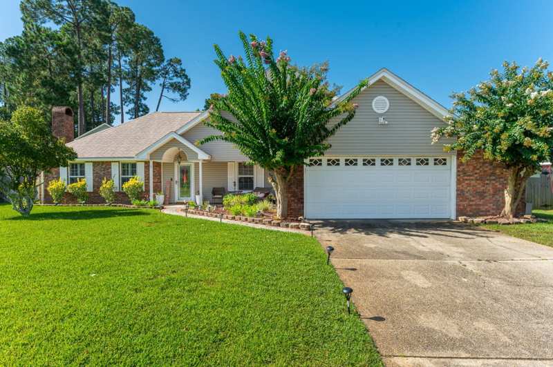 5 bedroom Detached Single Family at 422 Northampton Circle, Brittany Woods S/D, Fort Walton Beach — photo 1