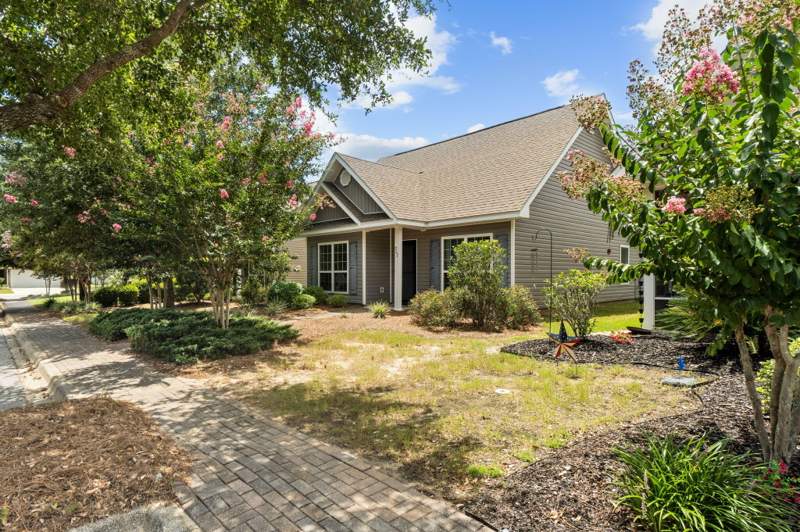 3 bedroom Detached Single Family at 262 Nelly Street, Hammock Bay, Freeport — photo 2