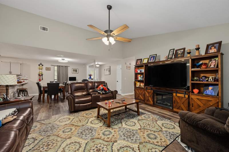 3 bedroom Detached Single Family at 2617 S St Highway 81 South, Metes & Bounds, Ponce De Leon — photo 2