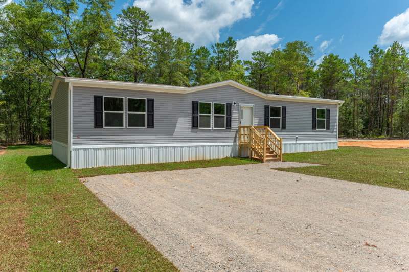 4 bedroom Manufactured Home at 72 W Hyacinth Avenue, Oakwood Hills Unit 1, DeFuniak Springs — photo 2