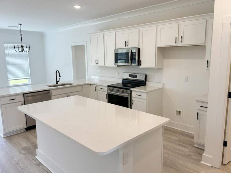 3 bedroom Detached Single Family at 5908 Luckenbach Lane, Houston Place, Crestview — photo 5