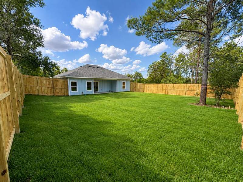 3 bedroom Detached Single Family at 244 E Laurel Lane, Oakwood Hills Unit 1, DeFuniak Springs — photo 2