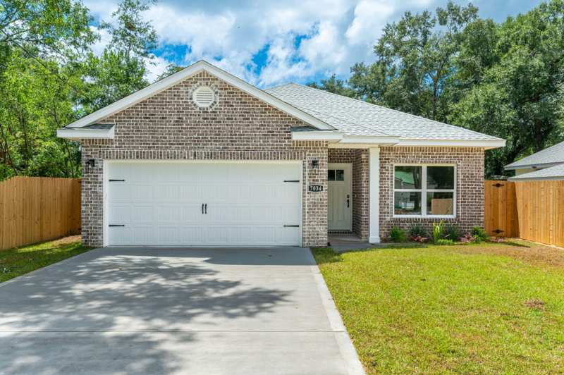 3 bedroom Detached Single Family at 703A Brock Avenue, Morris Add Crestview Lots 3 & 4 Blk 14, Crestview — photo 1