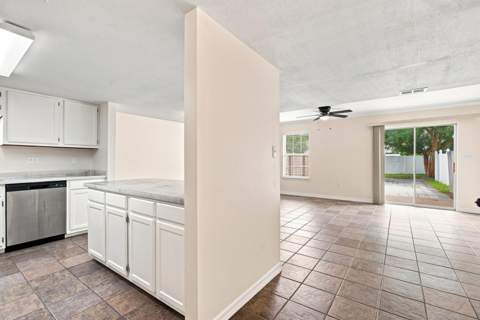 1855 Whispering Oaks Lane, Fort Walton Beach FL - photo 7 of 22