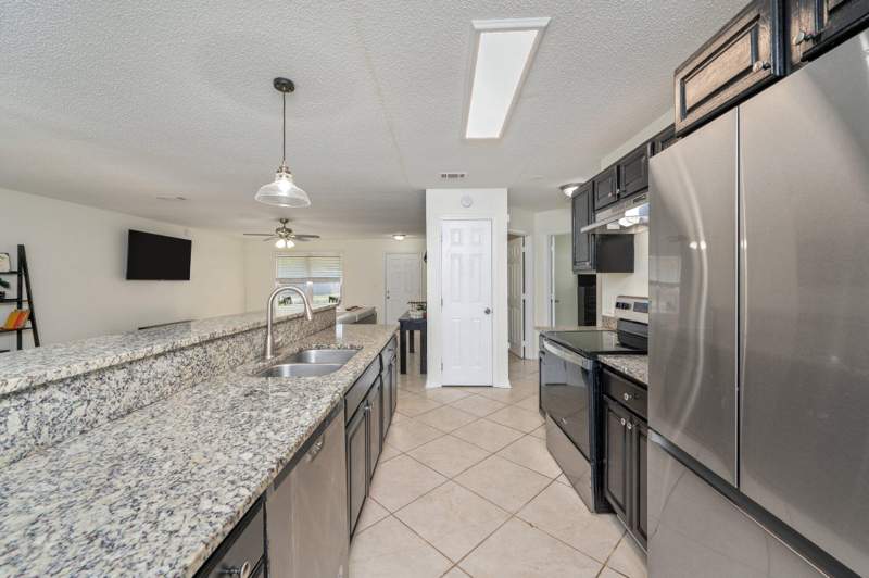 3 bedroom Detached Single Family at 5134 S Lake Drive, Morris Addn To Crestview, Crestview — photo 5