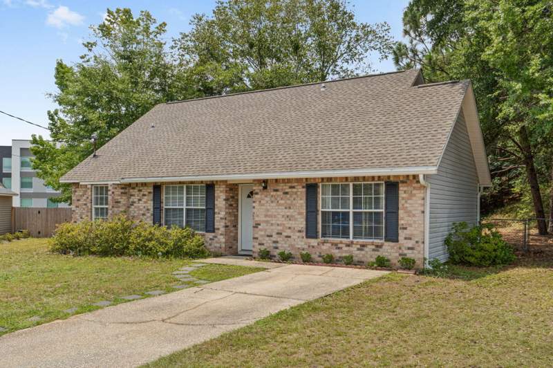 4 bedroom Detached Single Family at 127 Oak Terrace Drive, Shoal Terrace Estates, Crestview — photo 2