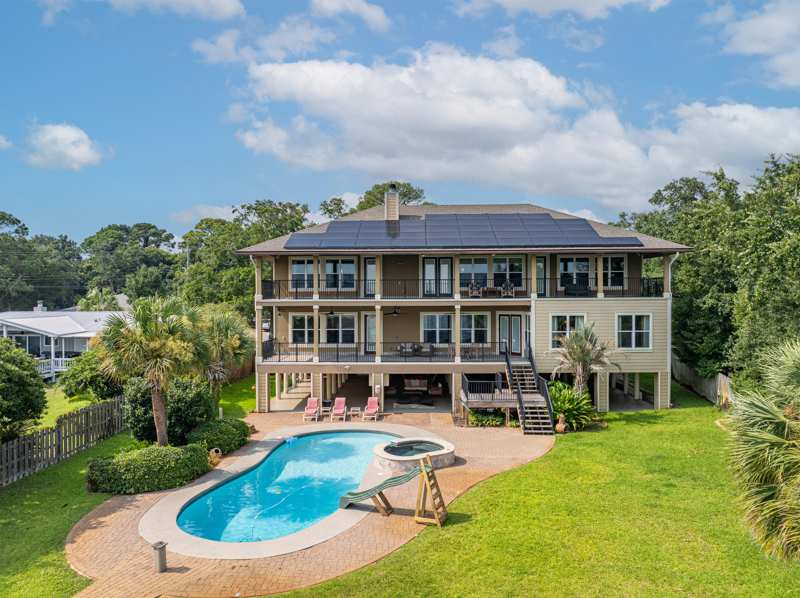 5 bedroom Detached Single Family at 326 SE Brooks Street, Soundside S/D, Fort Walton Beach — photo 1