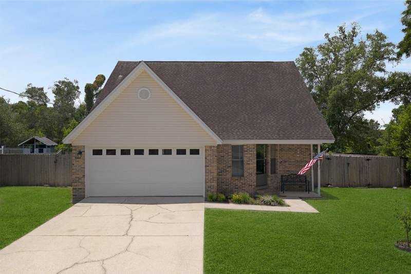 4 bedroom Detached Single Family at 311 Ray Avenue, Southview Estates, Crestview — photo 3