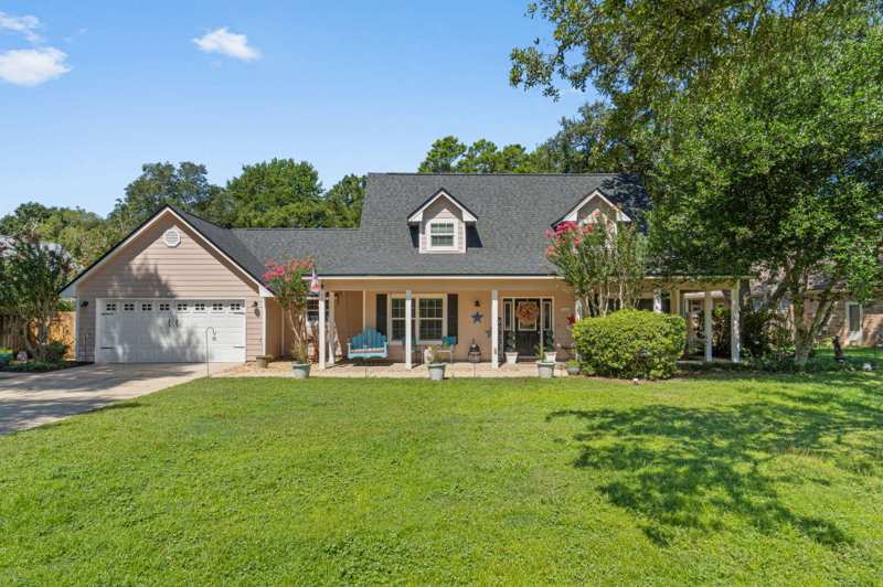3 bedroom Detached Single Family at 1590 Ruckel Drive, Rocky Bayou Country Club Estates 6, Niceville — photo 1