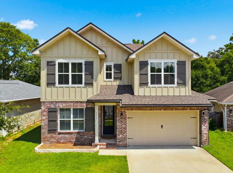 4 bedroom Detached Single Family at 116 Creve Core Drive, Heritage Manor, Crestview — photo 1
