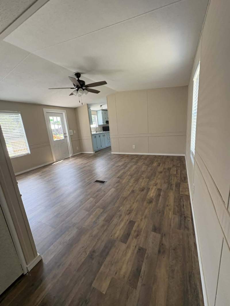 2 bedroom Mobile Home at 173 E Lafavre Lane, Oakwood Hills Unit 1, DeFuniak Springs — photo 2