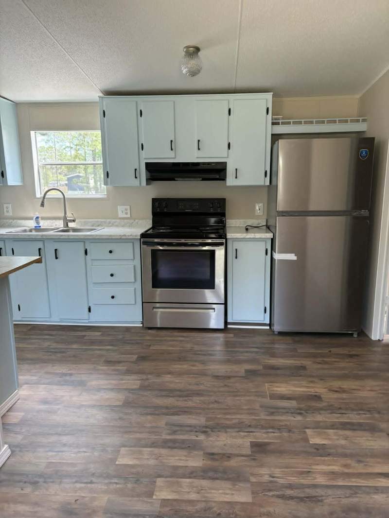 2 bedroom Mobile Home at 173 E Lafavre Lane, Oakwood Hills Unit 1, DeFuniak Springs — photo 3