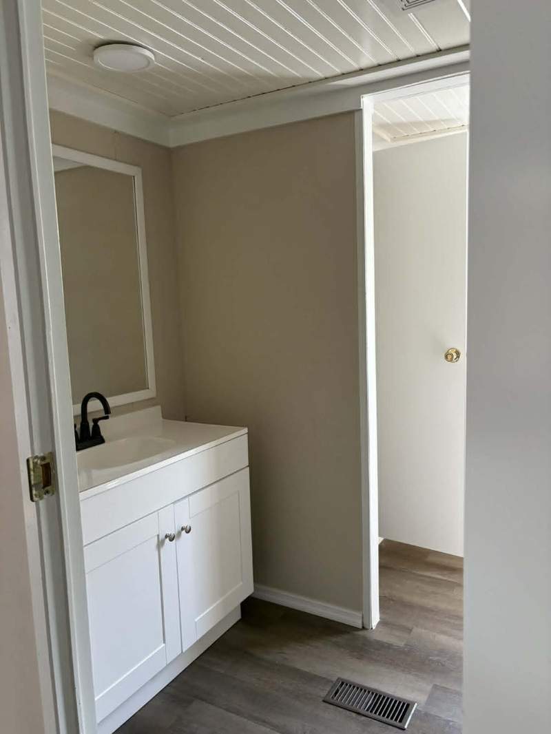 2 bedroom Mobile Home at 173 E Lafavre Lane, Oakwood Hills Unit 1, DeFuniak Springs — photo 5
