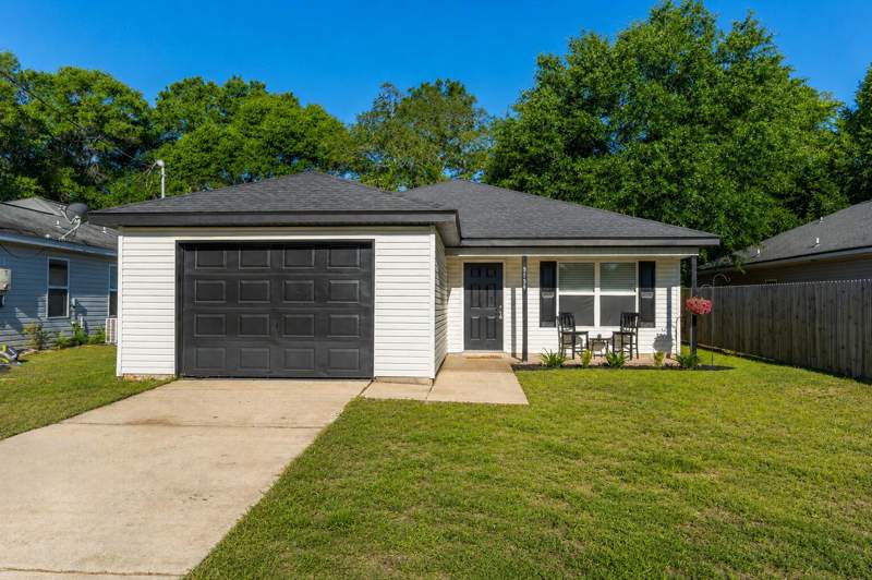 3 bedroom Detached Single Family at 5134 S Lake Drive, Morris Addn To Crestview, Crestview — photo 2