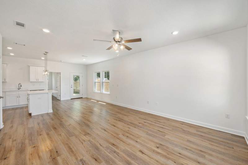3 bedroom Detached Single Family at 58 Spooner Street, McCarthy Estates, DeFuniak Springs — photo 3