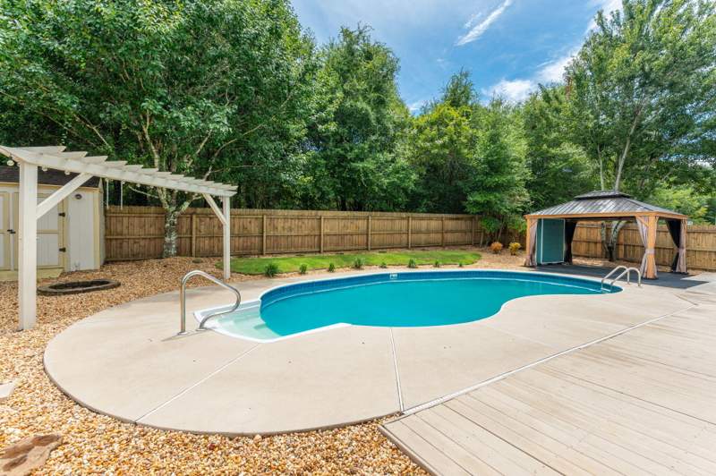 4 bedroom Detached Single Family at 307 Gauntlet Drive, Iron Gate Subd Phase II, Crestview — photo 2