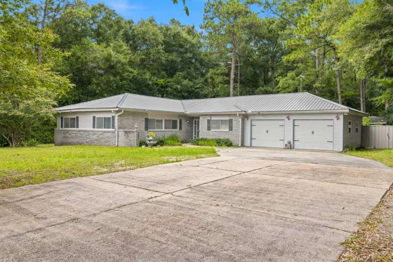 3 bedroom Detached Single Family at 128 Pine Hill Drive, DeFuniak Springs, DeFuniak Springs — photo 1