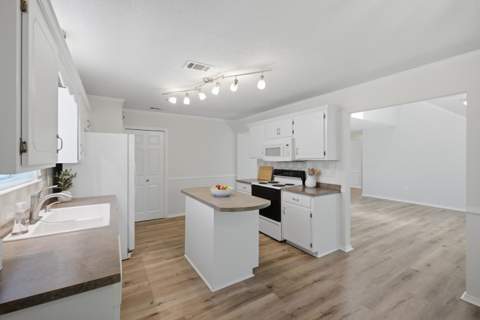 4577 Castlewood Lane, Niceville FL - photo 20 of 57