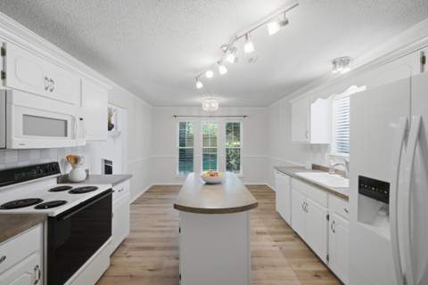4577 Castlewood Lane, Niceville FL - photo 17 of 57
