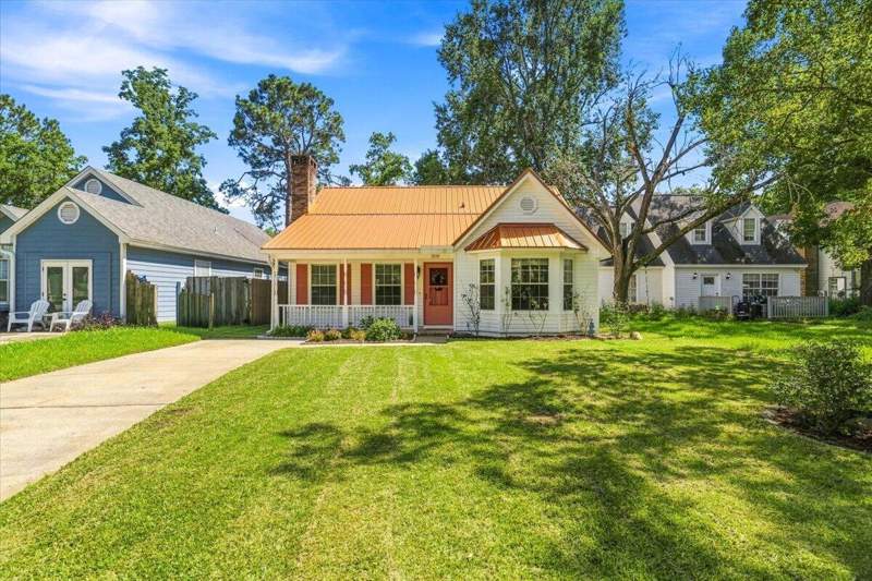 4 bedroom Detached Single Family at 2618 N Windsor Lane, Willow Bend Ph 1, Fort Walton Beach — photo 2