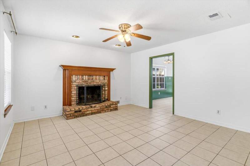 4 bedroom Detached Single Family at 2618 N Windsor Lane, Willow Bend Ph 1, Fort Walton Beach — photo 5