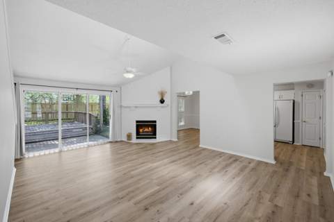 4577 Castlewood Lane, Niceville FL - photo 13 of 57