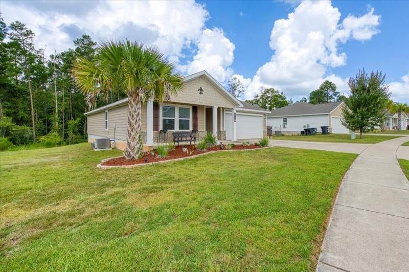 4 bedroom Detached Single Family at 520 Whispering Creek Avenue, Cross Creek, Freeport — photo 3