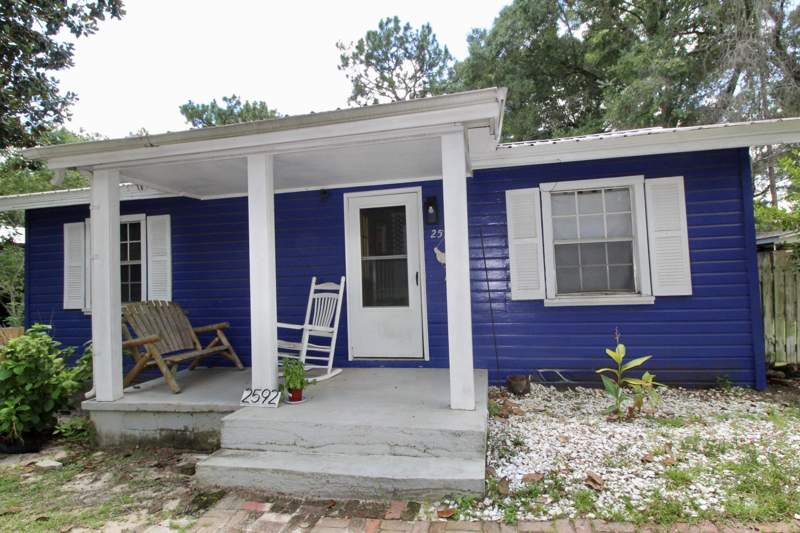 3 bedroom Detached Single Family at 2592 Kingston Road, Crestview Suburb, Crestview — photo 2
