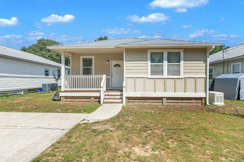 4 bedroom Detached Single Family at 239 County Line Road, Town Of Villa Tasso, Niceville — photo 1