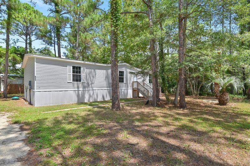 3 bedroom Manufactured Home at 122 Nikki Circle, Bay Shadow Estates, Santa Rosa Beach — photo 2