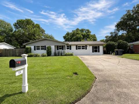 124 NW Sotir Street, Fort Walton Beach FL - photo 9 of 51