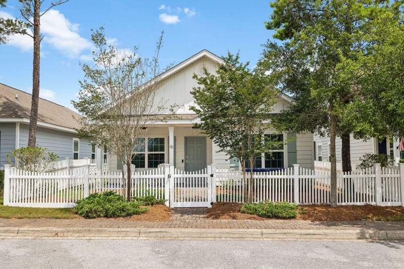 3 bedroom Detached Single Family at 48 Sarona Street, Hammock Bay, Freeport — photo 2
