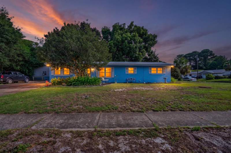 4 bedroom Detached Single Family at 227 SW Coral Drive, Seabreeze 5th Addn, Fort Walton Beach — photo 5