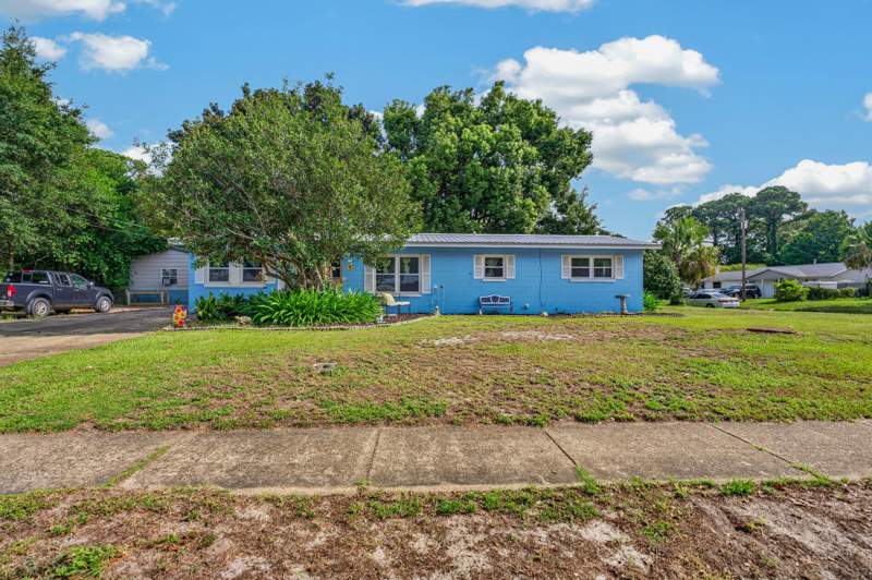 4 bedroom Detached Single Family at 227 SW Coral Drive, Seabreeze 5th Addn, Fort Walton Beach — photo 4