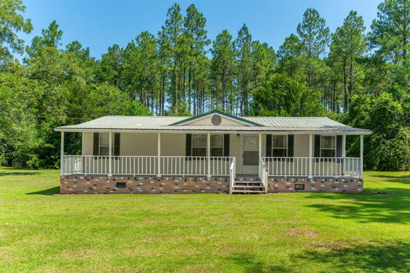 3 bedroom Mobile Home at 6423 Old River Road, Baker, Baker — photo 4
