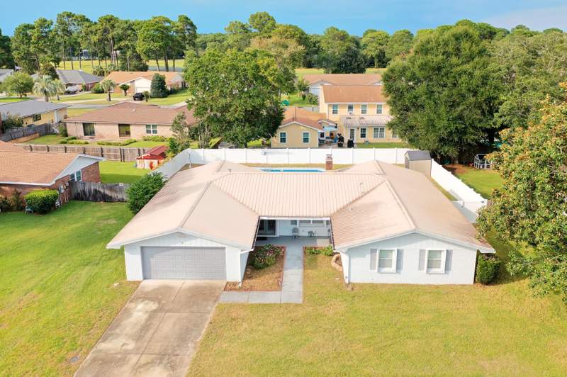 4 bedroom Detached Single Family at 10 Pebble Beach Drive, Lake Lorraine Estates 3, Shalimar — photo 5