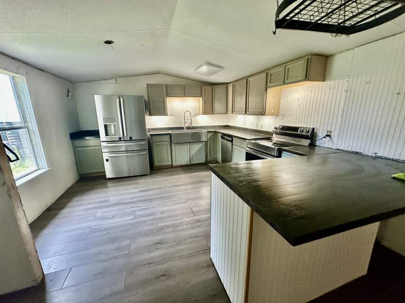 6 bedroom Mobile Home at 93 N Raphael Road, Oakwood Lakes Unit 7, DeFuniak Springs — photo 5