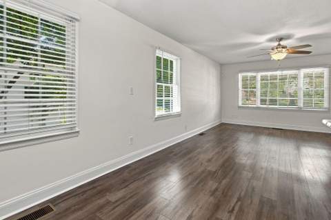 322 NW Leah Miller Drive, Fort Walton Beach FL - photo 10 of 39
