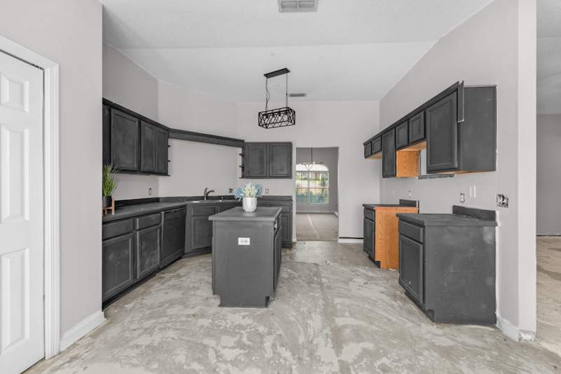 4 bedroom Detached Single Family at 226 Trish Drive, Countryview Est 10th Add Lot 75, Crestview — photo 5