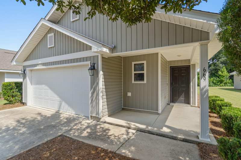 3 bedroom Detached Single Family at 669 Earl Godwin Road, Hammock Bay, Freeport — photo 1