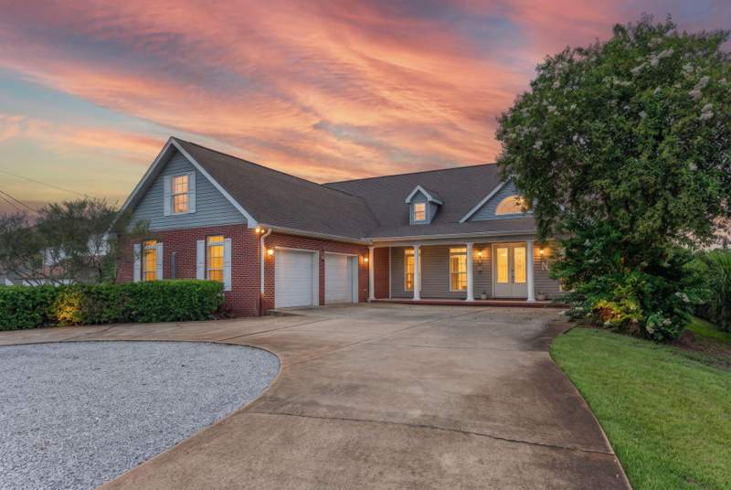 4 bedroom Detached Single Family at 553 Cove Drive, Bella Vista, Fort Walton Beach — photo 2