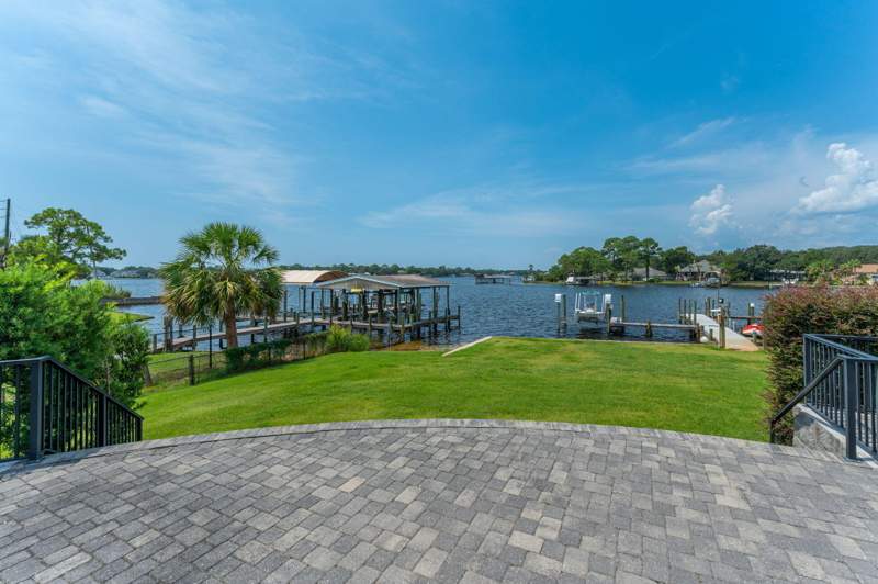 4 bedroom Detached Single Family at 553 Cove Drive, Bella Vista, Fort Walton Beach — photo 5