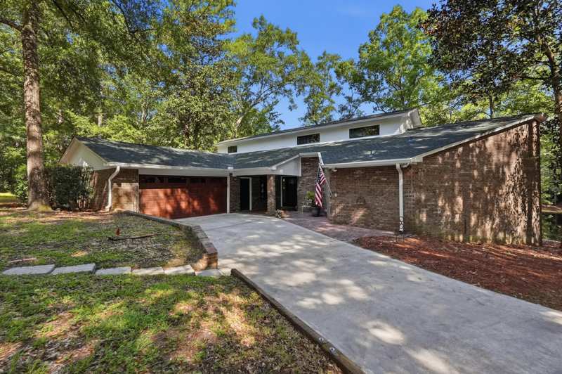 4 bedroom Detached Single Family at 5845 White Oak Drive, Laurelwood Estates, Crestview — photo 1