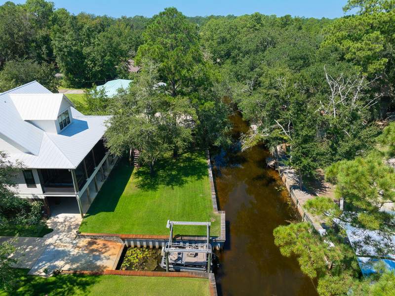 4 bedroom Detached Single Family at 400 Pitts Bayshore Drive, Twin Oaks 1st Addn, Freeport — photo 2